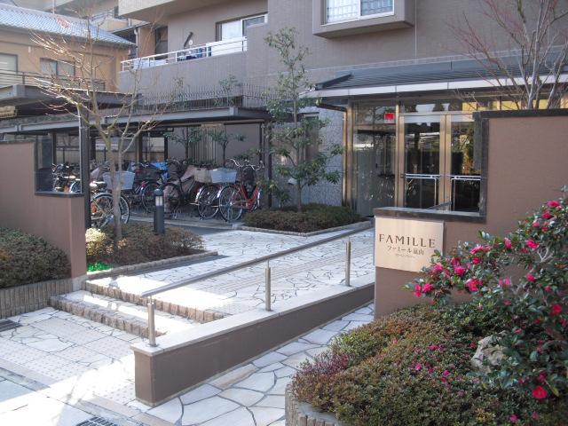 Entrance. Common areas