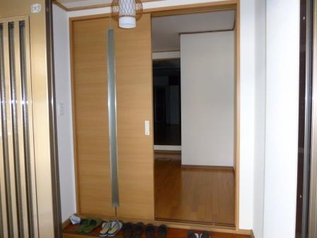 Entrance. Local (September 2013) Shooting