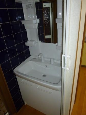 Wash basin, toilet. Indoor (September 2013) Shooting