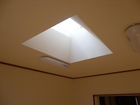 Other introspection. Interior 2nd floor 8.5 Pledge skylight (September 2013) Shooting