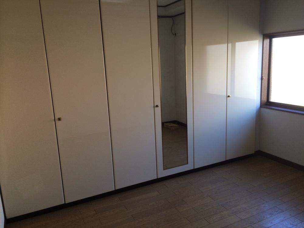 Non-living room. Indoor (12 May 2013) Shooting