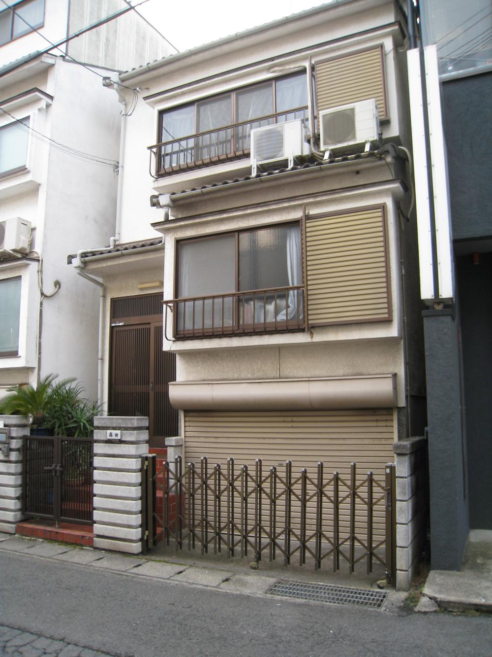 Local appearance photo. Indoor (February 2013) Shooting