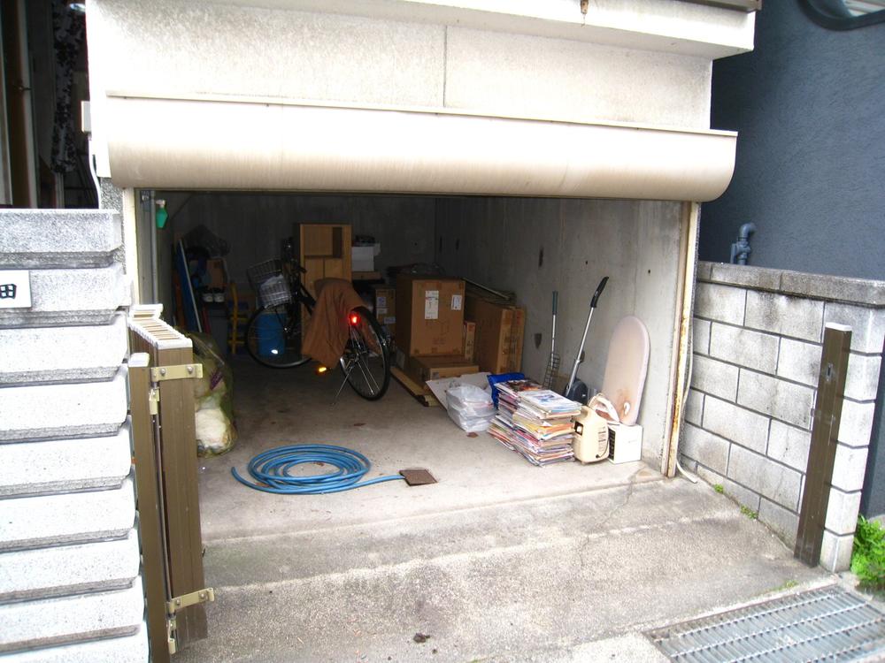 Parking lot. Local (April 2013) Shooting