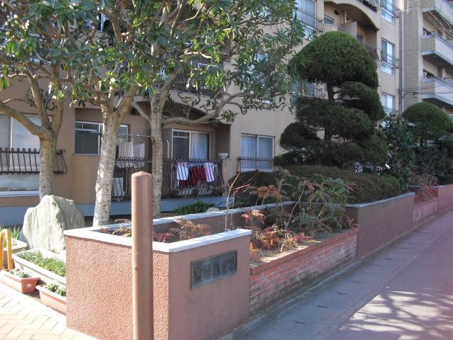 Entrance. Common areas