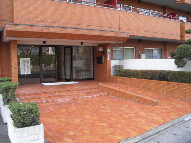 Entrance. Common areas