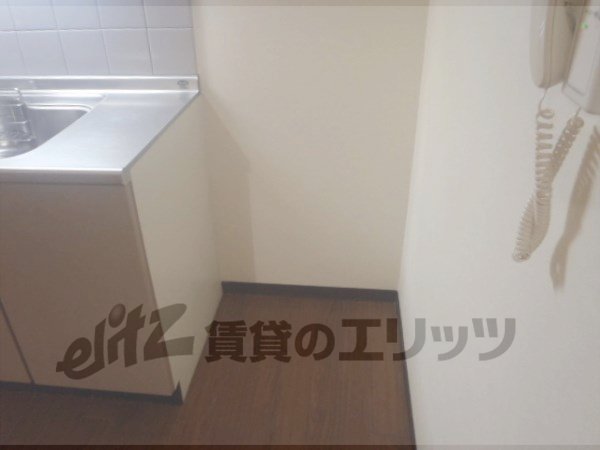 Other room space. Refrigerator yard