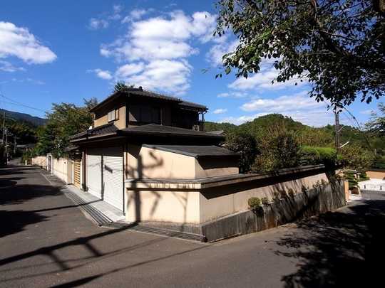 Local appearance photo