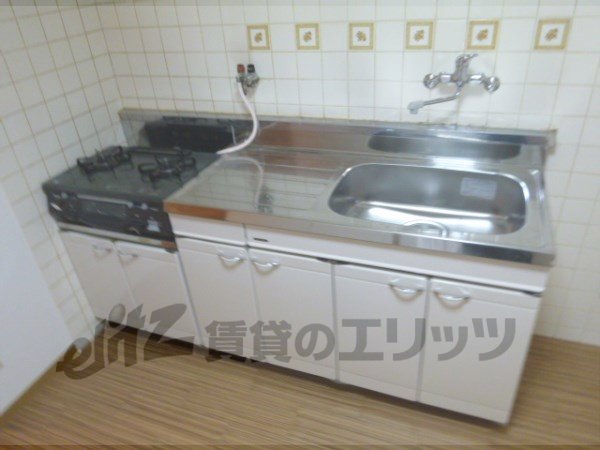 Kitchen. Spacious kitchen for easy cooking