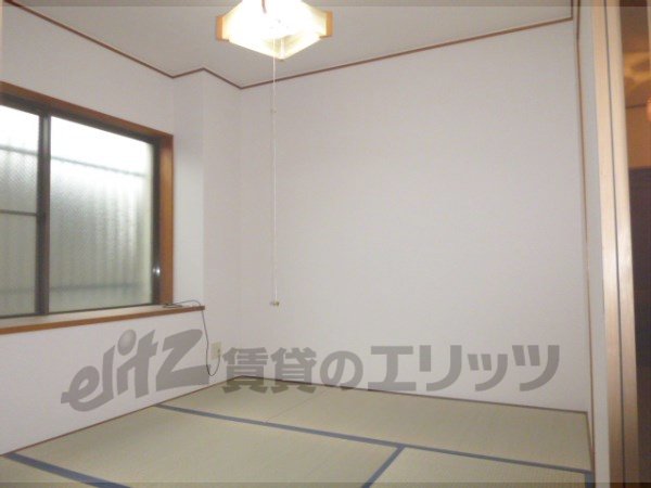 Living and room. 6 Pledge