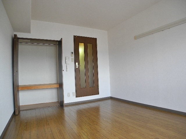 Living and room. Wide clean ☆