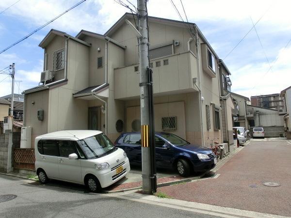 Local appearance photo. Two parking-friendly car ☆ You can also use the spacious put things! !