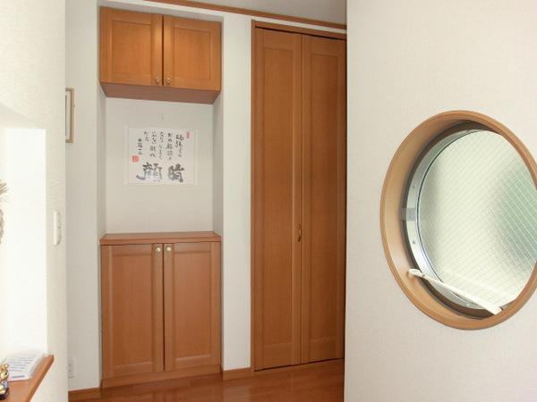 Entrance. Storage space of shoes two locations! ! Prized possession for anyone shoes hobby ☆