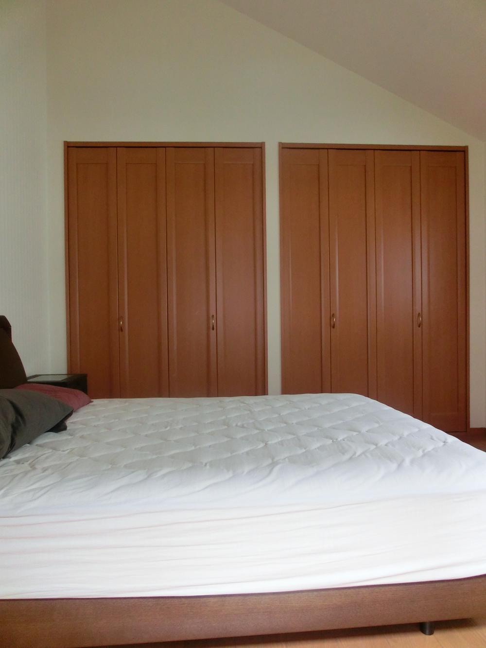 Other local. Also no problem with a large bed! !