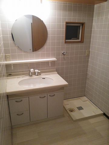 Wash basin, toilet. Indoor (February 2013) Shooting