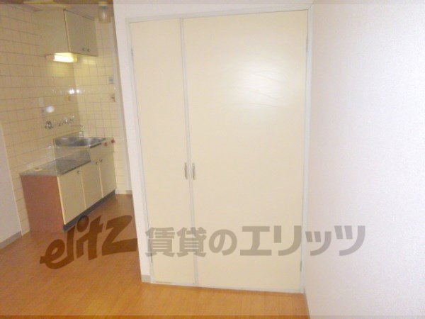 Receipt. Closet of double doors type