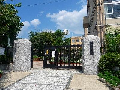 Junior high school. Hachikeoka until junior high school 1m