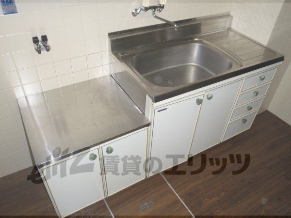 Kitchen. Two-burner stove, Put the cutting board kitchen