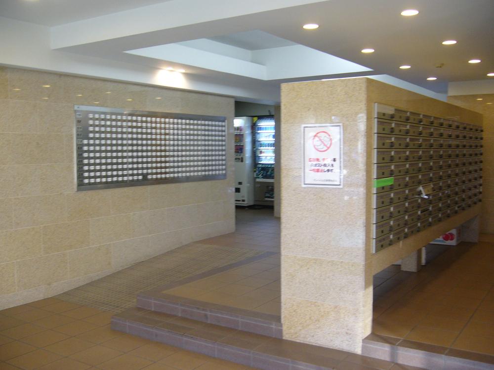 Entrance. Common areas