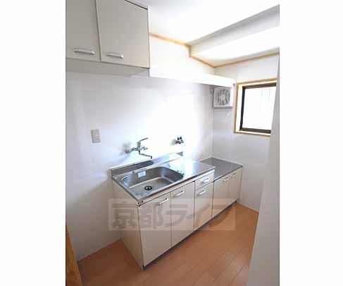 Kitchen. Two-burner stove can be installed!