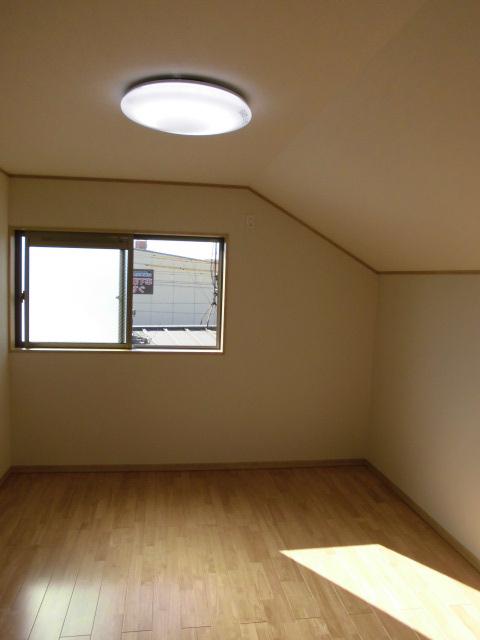 Non-living room. Indoor (11 May 2013) Shooting