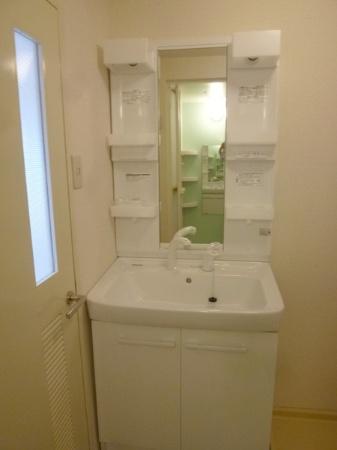 Wash basin, toilet. Vanity (2013 July had made)