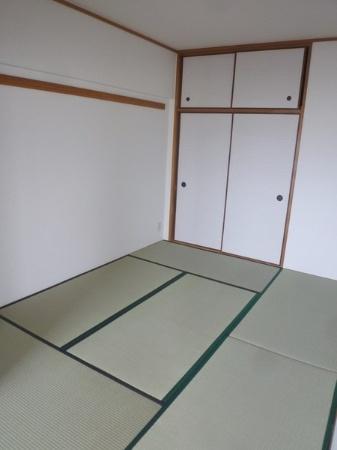 Other local. Japanese-style room 6 quires