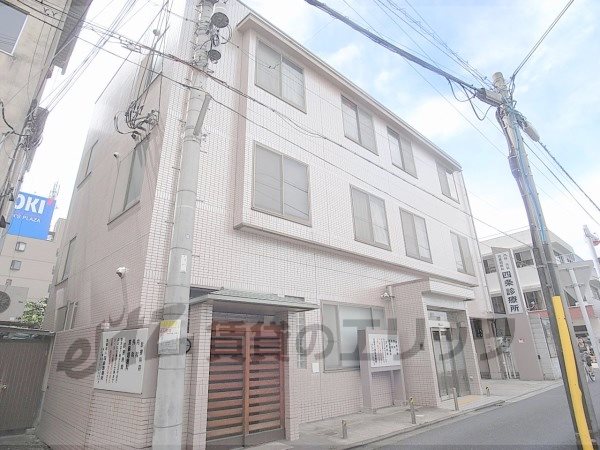 Hospital. 570m to Shijo clinic (hospital)