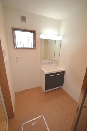 Wash basin, toilet. Indoor (10 May 2013) Shooting