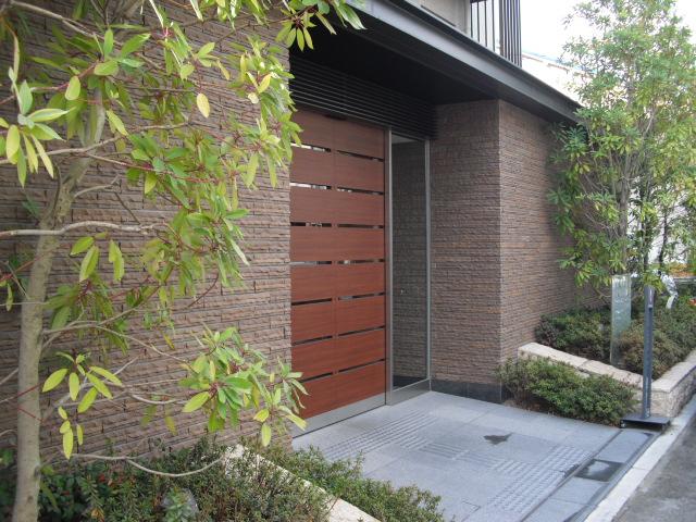 Entrance. Common areas