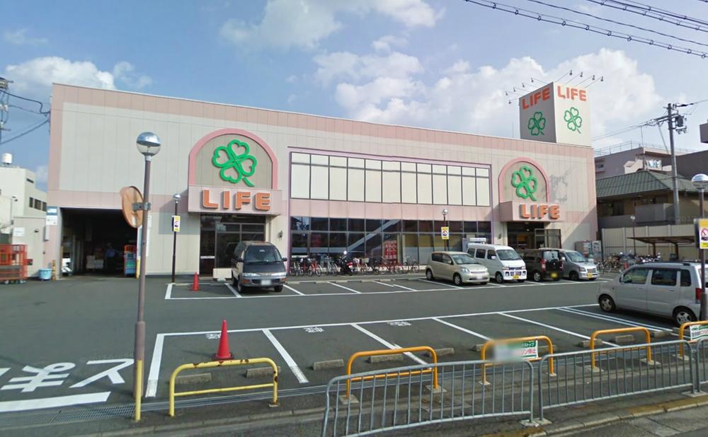 Shopping centre. life