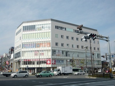 Shopping centre. Overflowing Saiin until the (shopping center) 486m