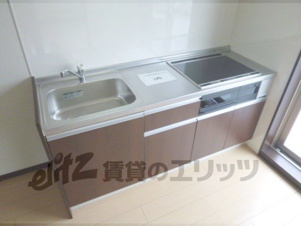 Kitchen. 3-neck with stove