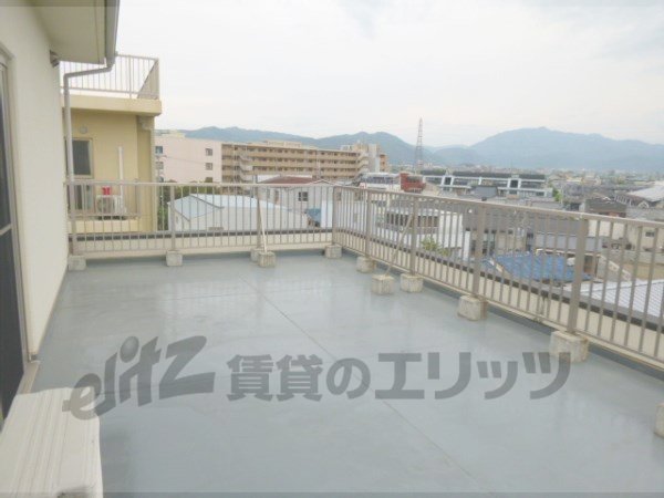 Balcony. Rare is the breadth.