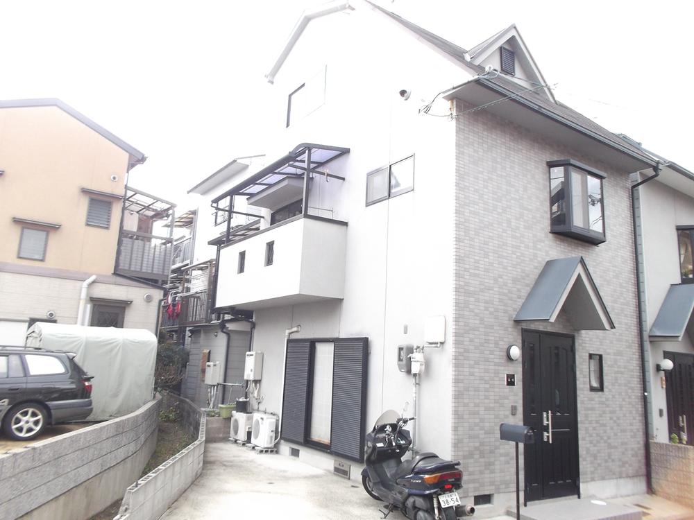 Local appearance photo. Local (12 May 2013) Shooting