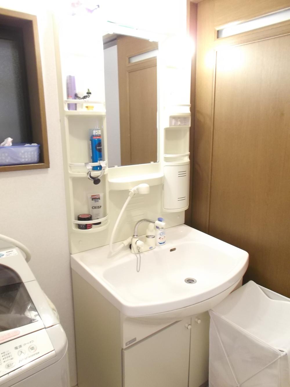 Wash basin, toilet. Indoor (12 May 2013) Shooting