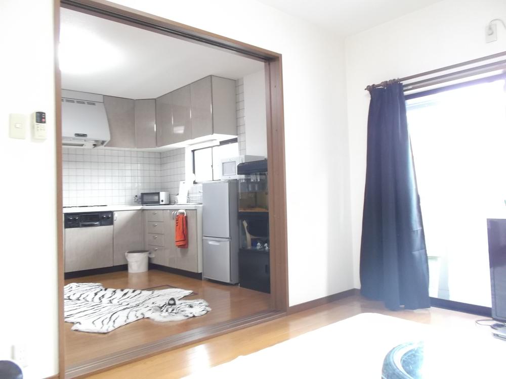 Same specifications photos (living). Indoor (12 May 2013) Shooting