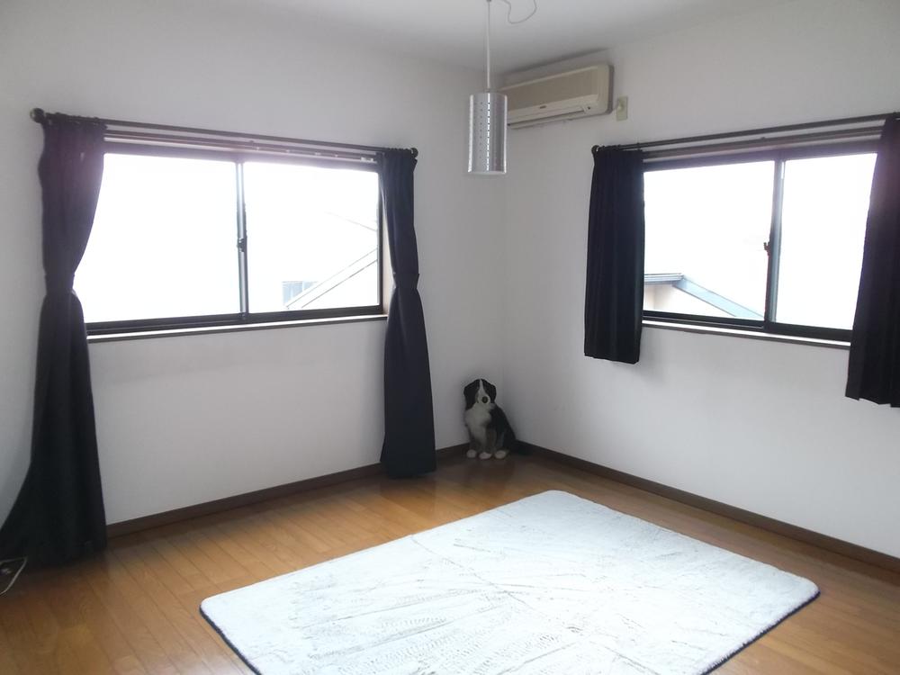 Non-living room. Indoor (12 May 2013) Shooting