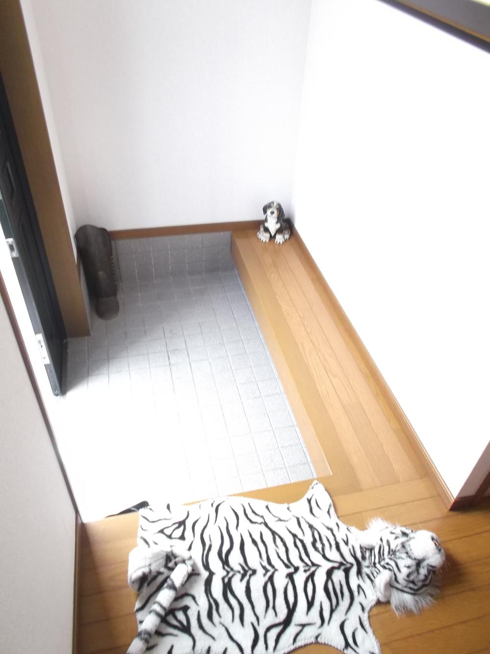 Entrance. Local (12 May 2013) Shooting