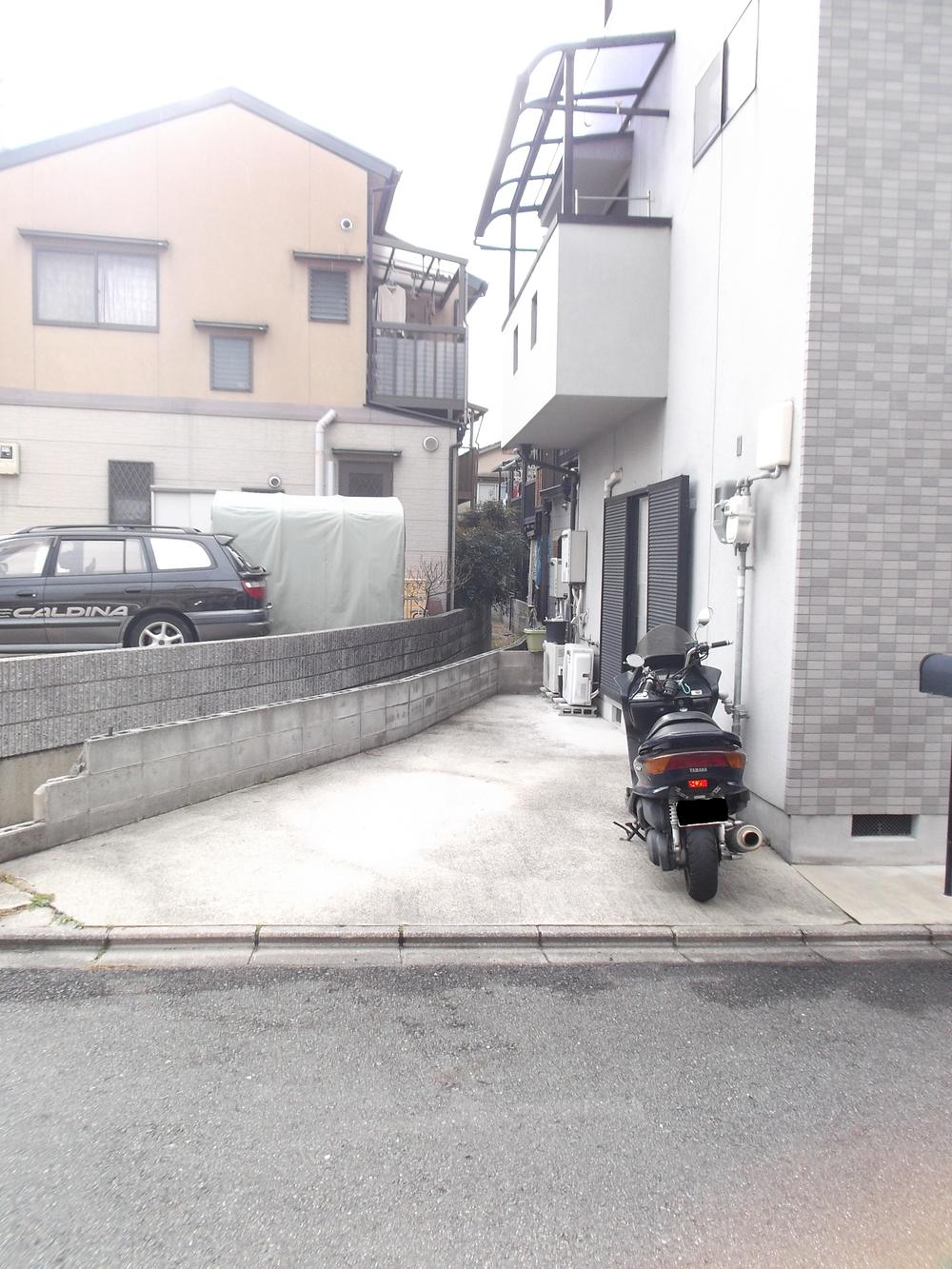 Parking lot. Local (12 May 2013) Shooting