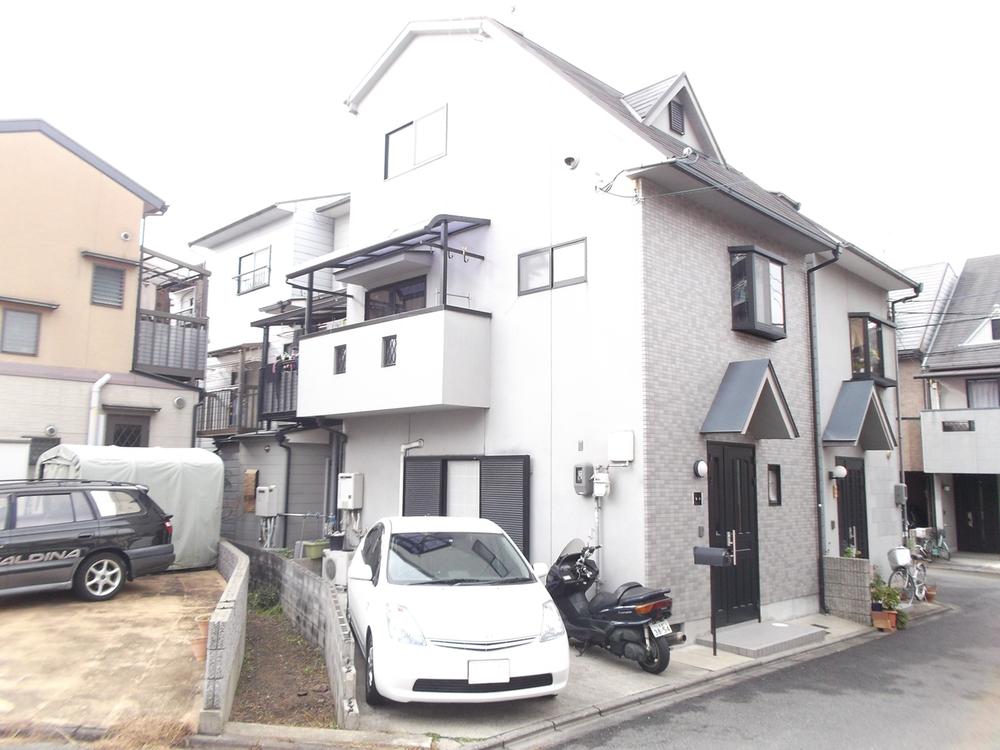 Local appearance photo. Local (12 May 2013) Shooting