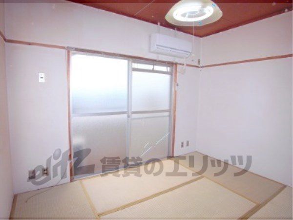 Living and room. This is the back of the Japanese-style room.