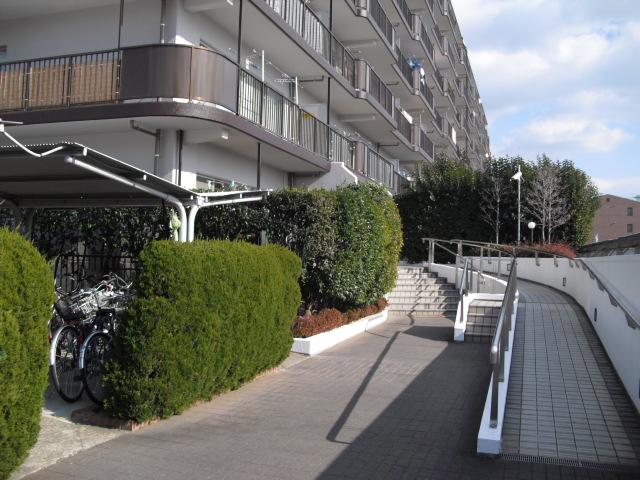 Entrance. Common areas