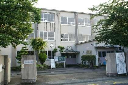 Primary school. 315m up to Kyoto Minami Uzumasa Elementary School