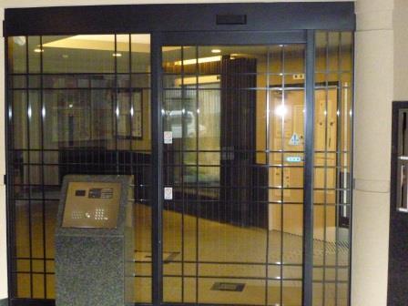 Entrance. Common areas