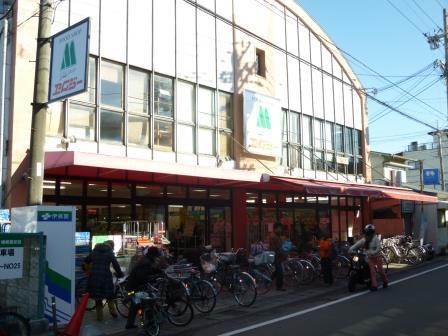 Supermarket. FOOD 775m until SHOP MG Saga car Oriten