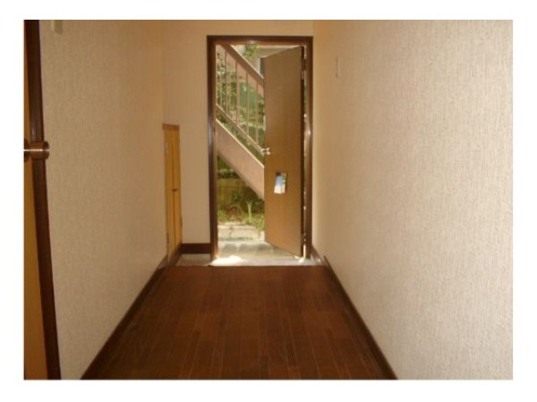 Other room space. Corridor