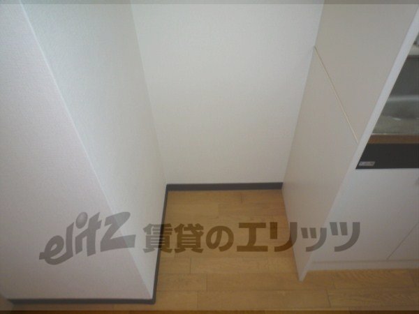 Other room space. Refrigerator yard