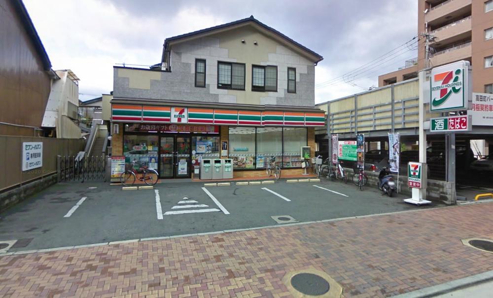 Convenience store. 1m to Seven-Eleven