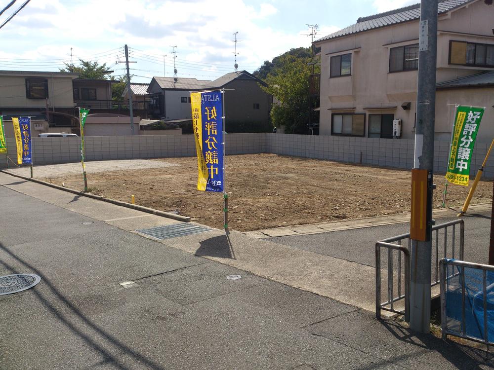 Local photos, including front road. Local (11 May 2013) Shooting