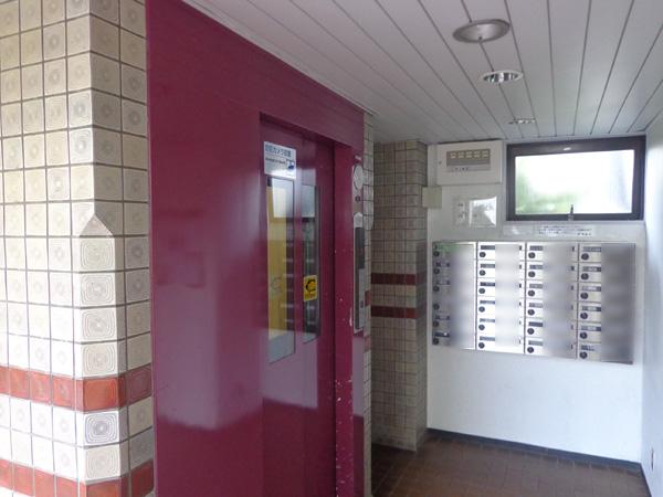 Entrance. Common areas